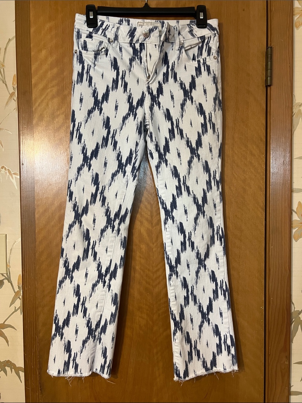 Free People White and Navy Cropped Jean